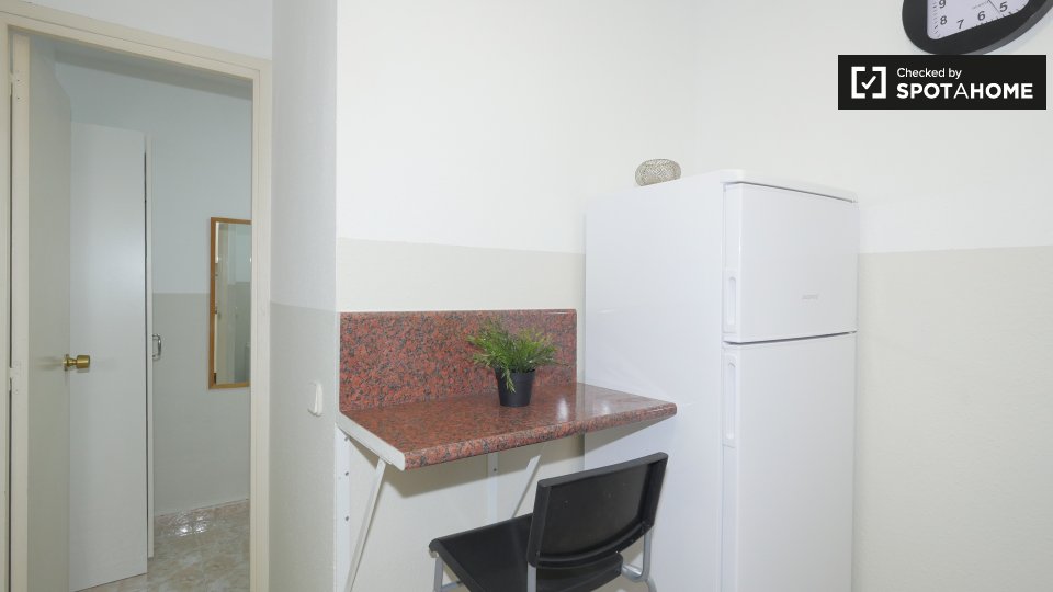 Double room Barcelona, 3 beds, 55m² — photo 6