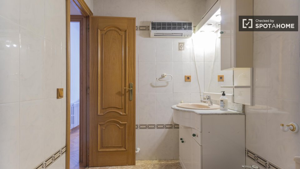 Double room Valencia, 5 beds, 240m² — photo 60