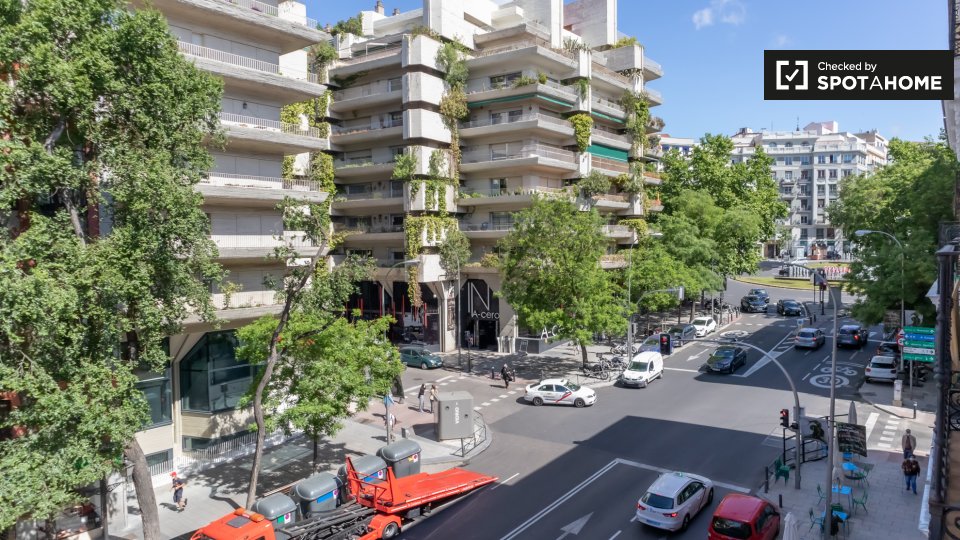 Double room Madrid, 5 beds, 157m² — photo 7