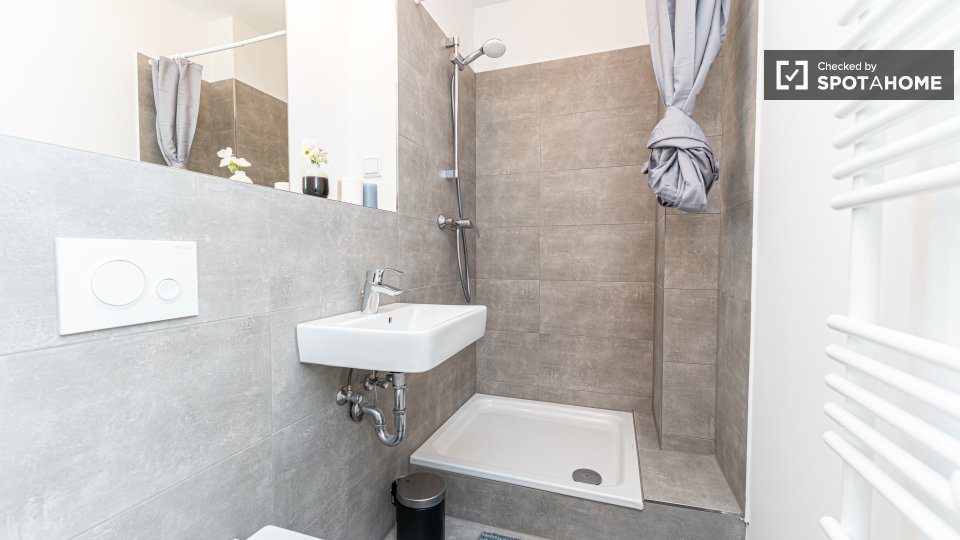 Double room Berlin, 9 beds, 158m² — photo 16