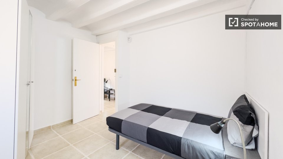 Double room Barcelona, 2 beds, 50m² — photo 13