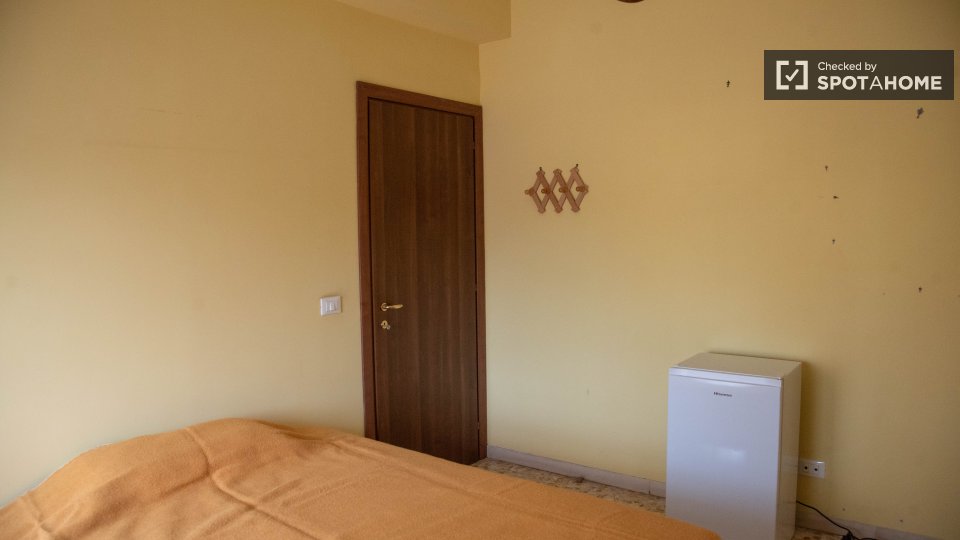 Double room Rome, 3 beds — photo 19