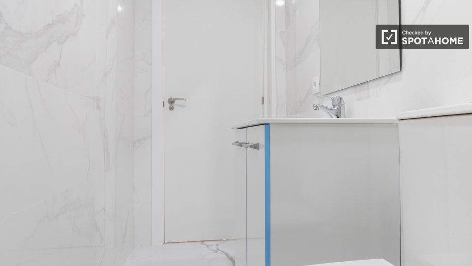 Double room Madrid, 14 beds — photo 10