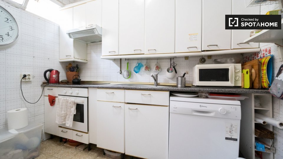 Double room Madrid, 2 beds, 75m² — photo 13