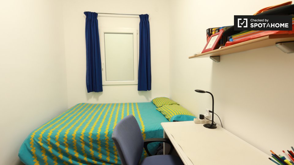 Double room Barcelona, 3 beds, 65m² — photo 13