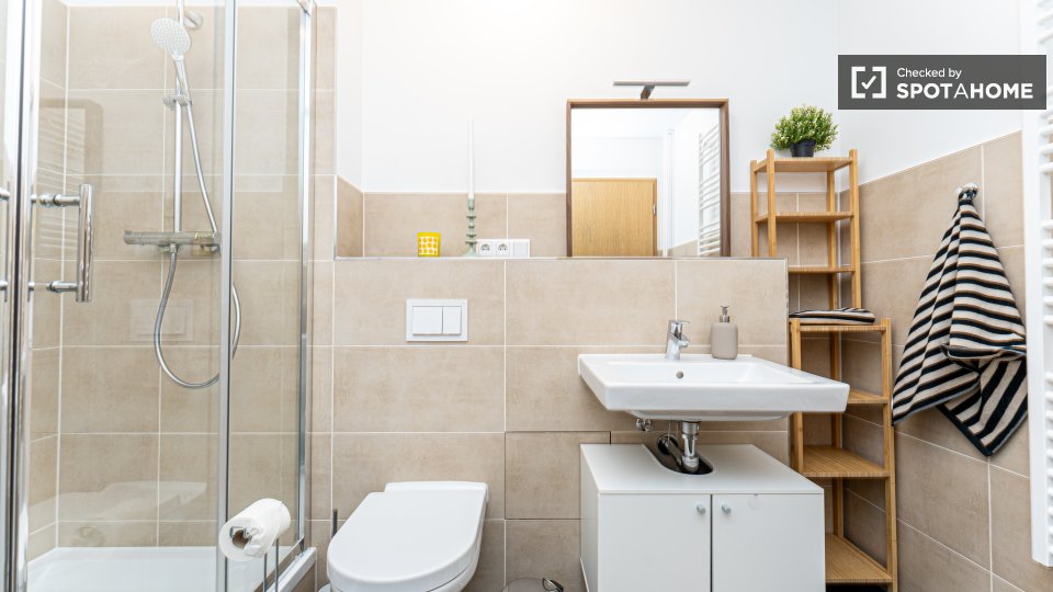 Double room Berlin, 6 beds, 124m² — photo 15
