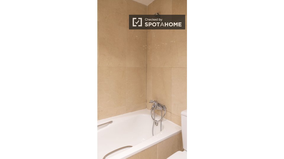 Double room Madrid, 3 beds, 150m² — photo 5