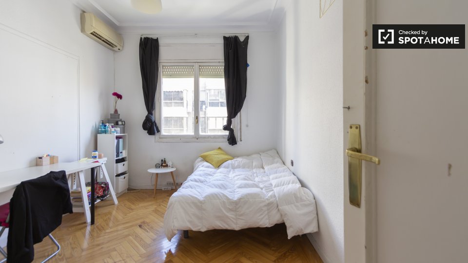 Double room Madrid, 8 beds, 200m² — photo 1