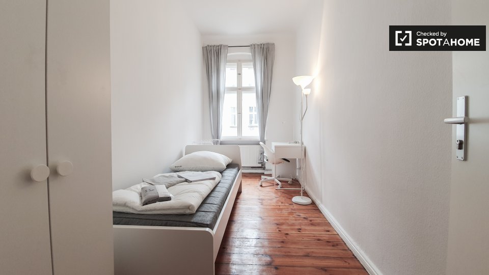 Double room Berlin, 3 beds — photo 11
