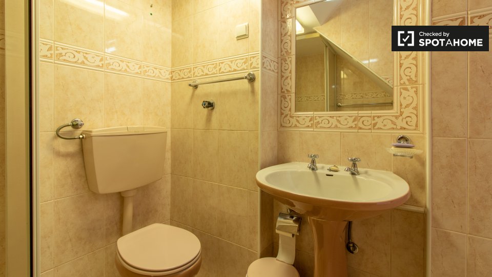 Apartment Lisbon, 5 beds, 90m² — photo 16