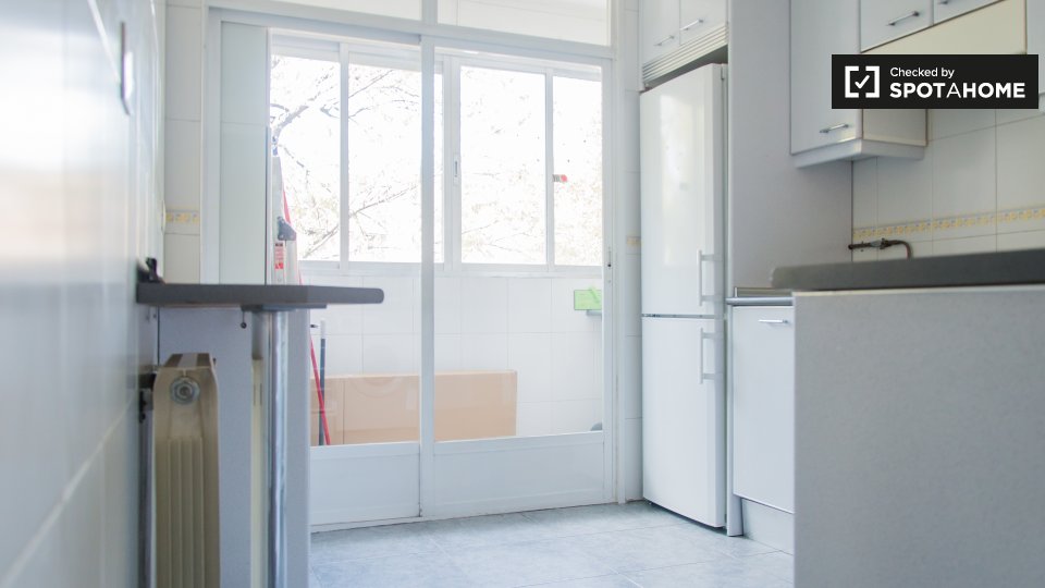 Double room Madrid, 4 beds, 74m² — photo 12