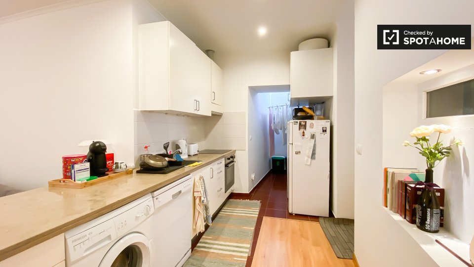 Double room Lisbon, 2 beds, 80m² — photo 8