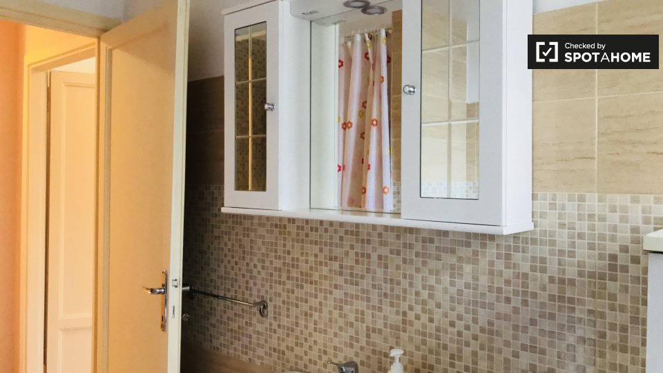 Double room Rome, 3 beds, 85m² — photo 17