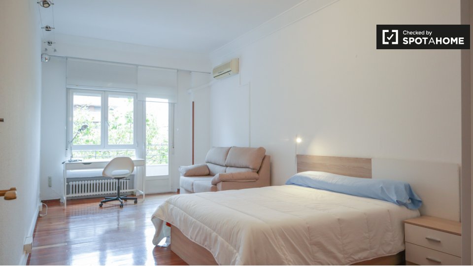 Double room Madrid, 4 beds, 120m² — photo 15