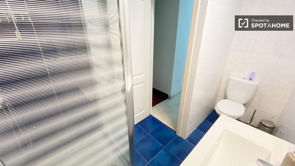 Apartment Lisbon, 2 beds, 79m² — photo 45