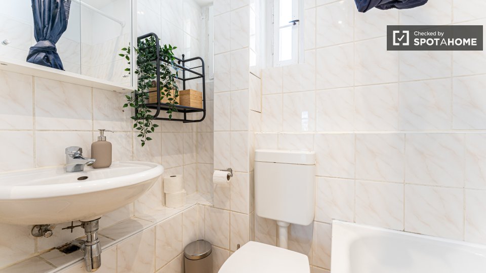 Double room Berlin, 5 beds, 84m² — photo 18