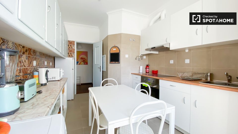 Double room Lisbon, 4 beds, 120m² — photo 13