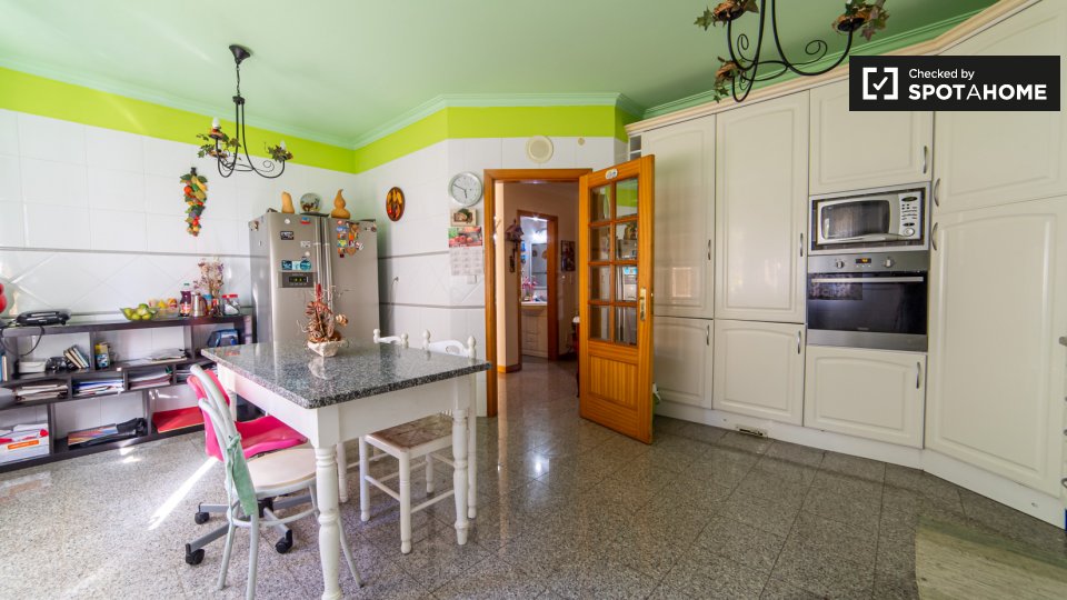 Double room Lisbon, 9 beds — photo 10