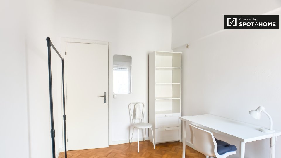 Double room Lisbon, 3 beds — photo 3