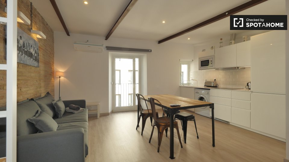 Apartment Barcelona, 1 bed, 40m² — photo 1