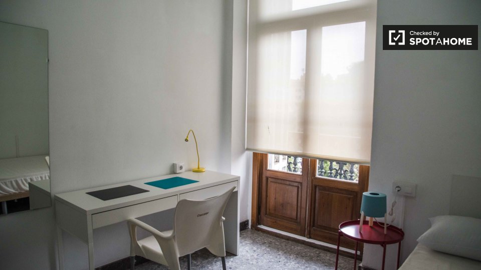 Double room Valencia, 10 beds, 300m² — photo 3