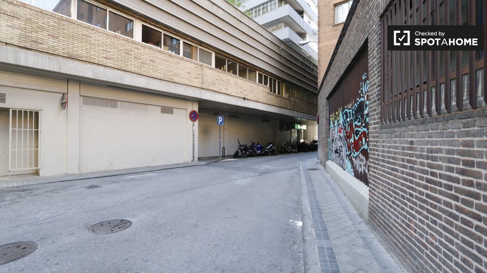Double room Madrid, 5 beds, 125m² — photo 17