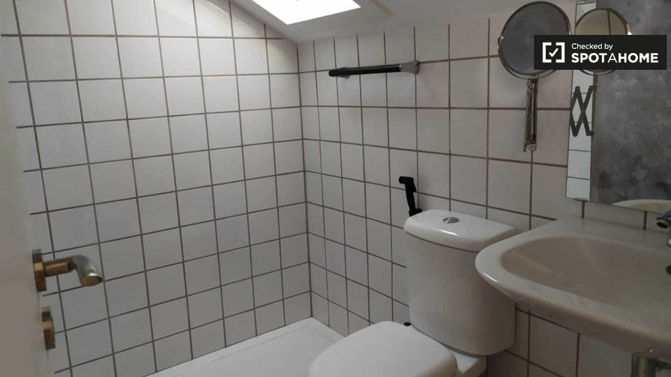 Double room Lisbon, 4 beds — photo 24