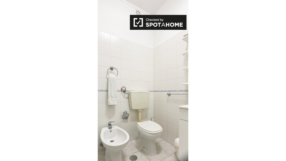 Double room Lisbon, 3 beds — photo 35