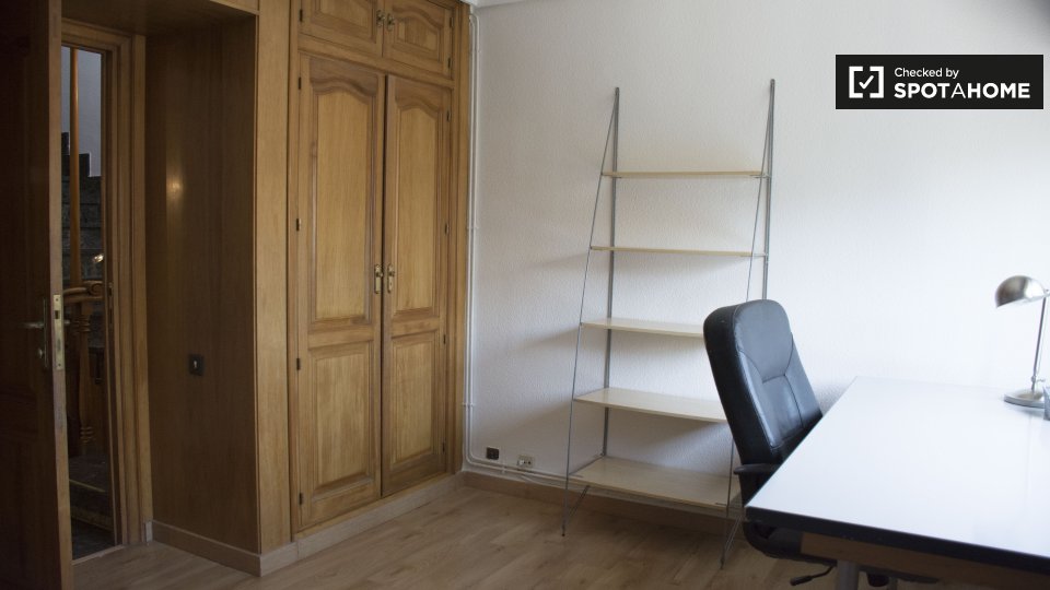 Double room Madrid, 7 beds, 280m² — photo 3