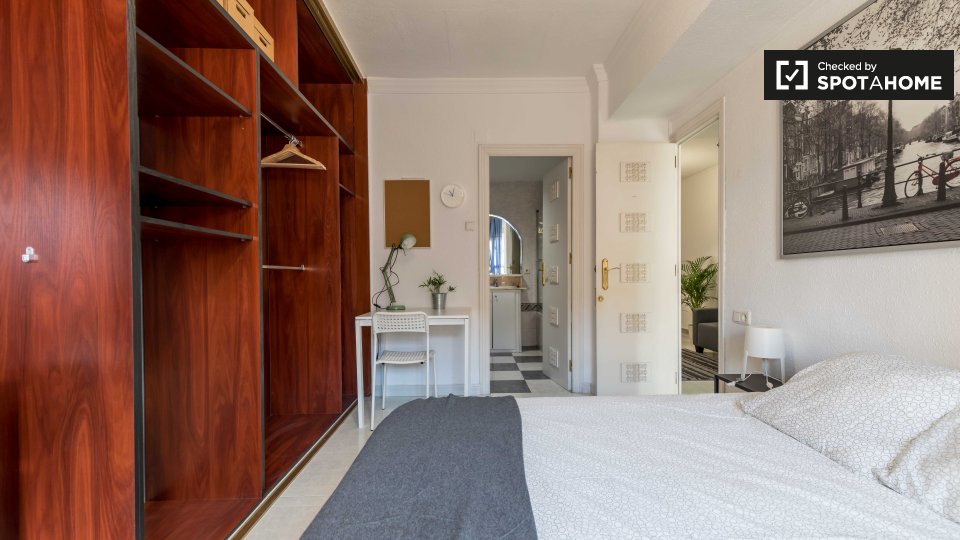 Double room Valencia, 5 beds, 95m² — photo 3