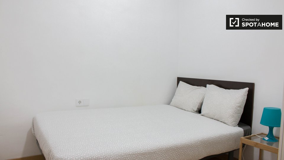 Double room Barcelona, 3 beds, 60m² — photo 3