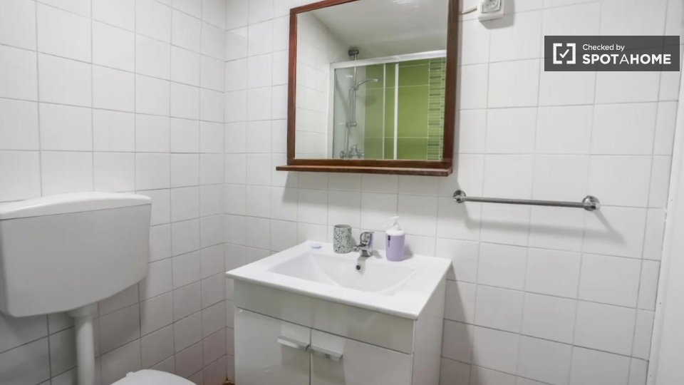 Apartment Lisbon, 3 beds, 55m² — photo 19