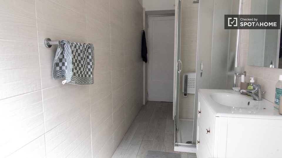 Double room Rome, 3 beds — photo 18