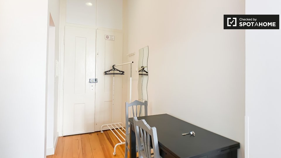 Apartment Lisbon, 1 bed — photo 8
