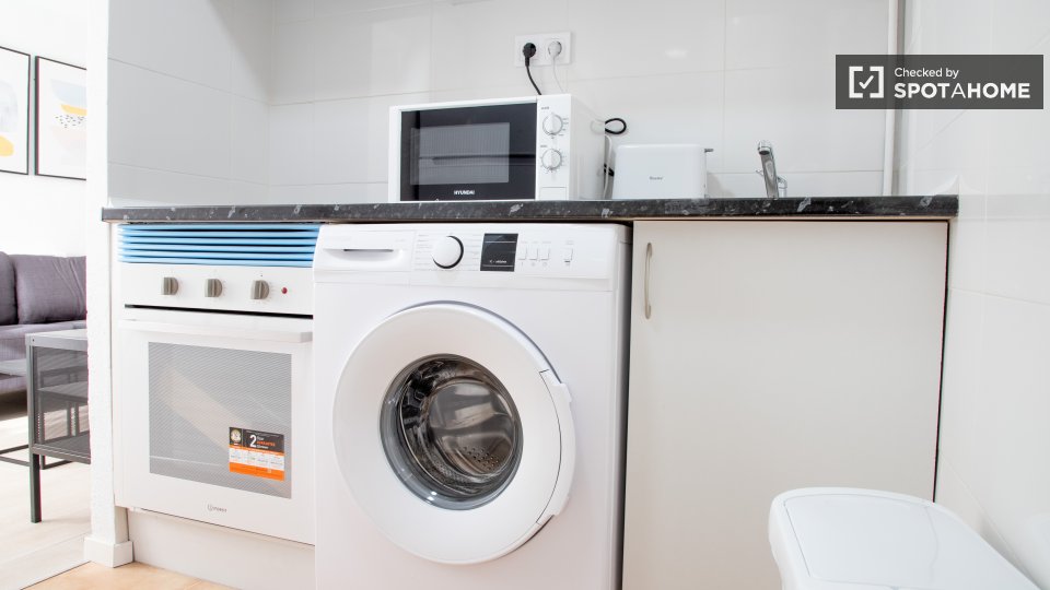 Double room Madrid, 3 beds, 56m² — photo 11