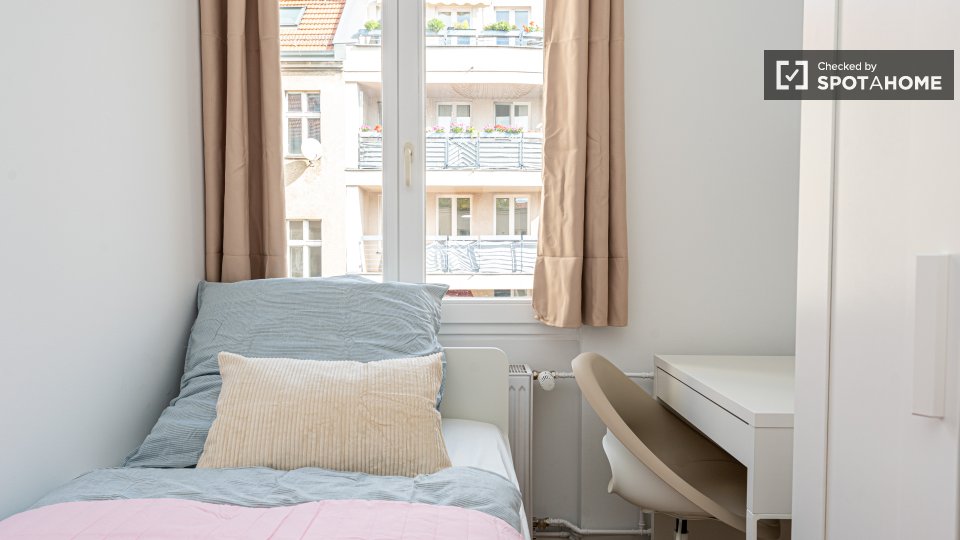 Double room Berlin, 5 beds, 80m² — photo 2