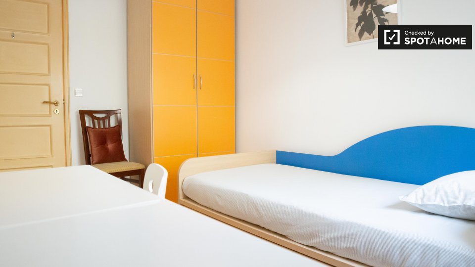 Double room Lisbon, 3 beds, 60m² — photo 4
