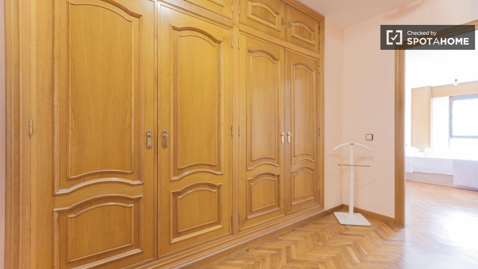 Double room Valencia, 5 beds, 240m² — photo 35