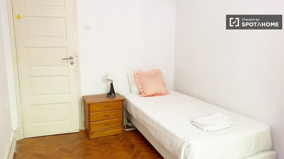 Double room Lisbon, 4 beds — photo 67