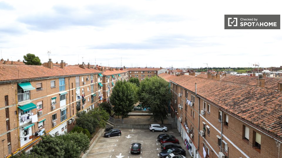 Double room Madrid, 3 beds, 85m² — photo 36