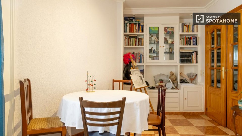 Double room Madrid, 3 beds — photo 17