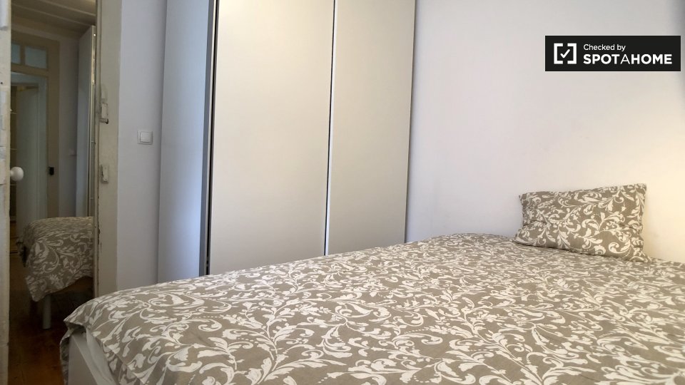 Double room Lisbon, 4 beds, 80m² — photo 11
