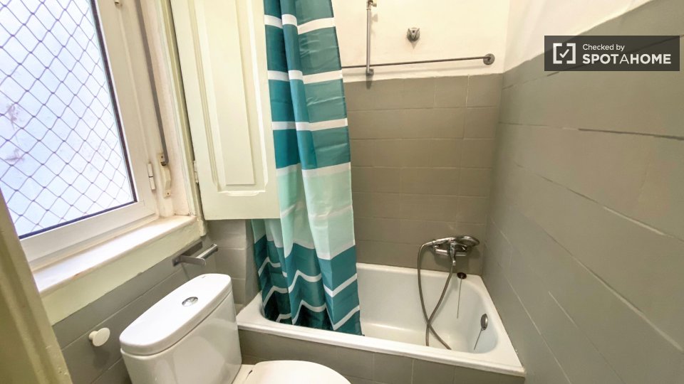 Double room Lisbon, 6 beds — photo 17