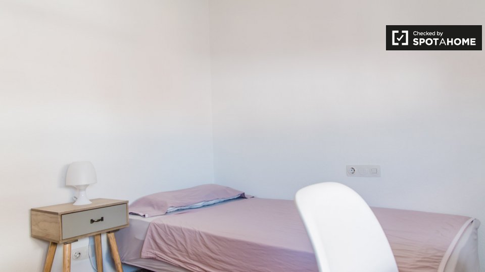 Double room Valencia, 5 beds, 160m² — photo 2