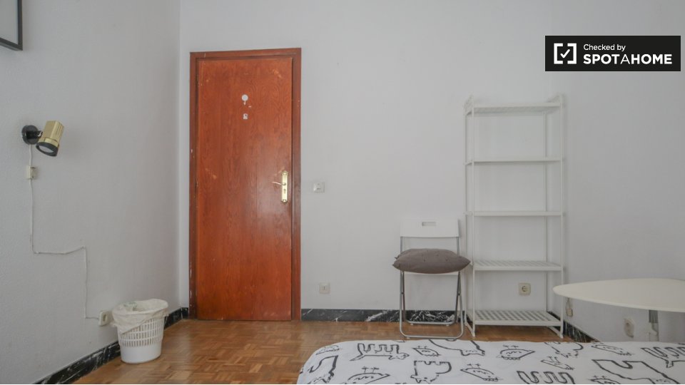 Double room Madrid, 4 beds, 100m² — photo 9