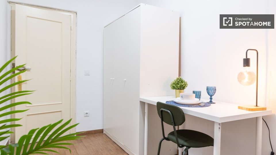 Double room Madrid, 5 beds — photo 16
