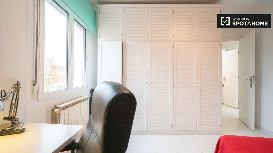 Double room Madrid, 5 beds, 110m² — photo 3