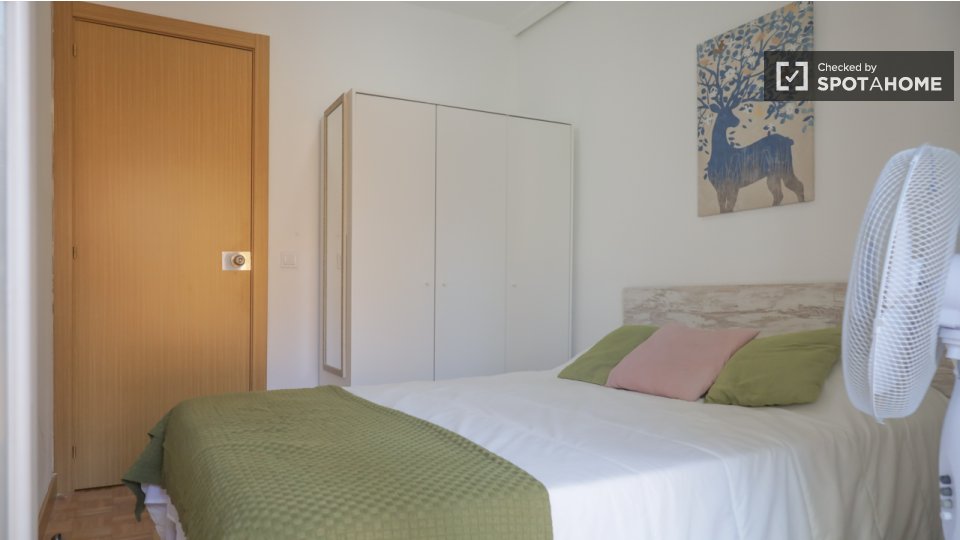 Double room Madrid, 5 beds, 140m² — photo 15