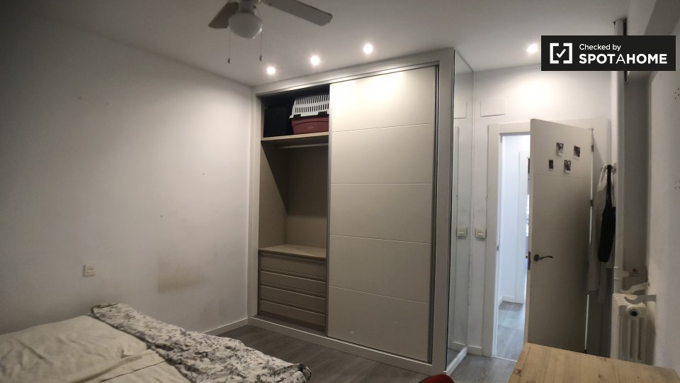 Double room Madrid, 5 beds, 150m² — photo 22