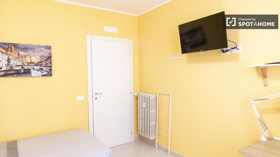 Double room Rome, 3 beds — photo 8